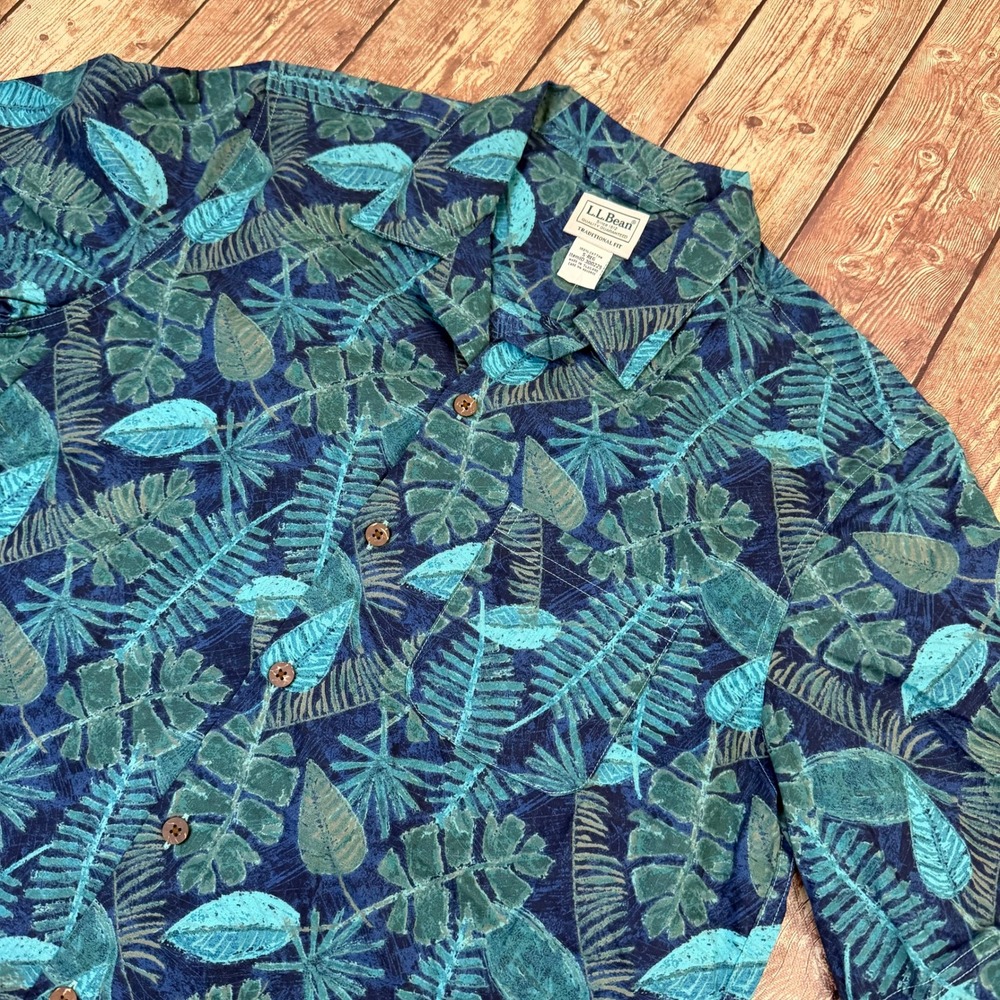 LL Bean Traditional Fit Button Up Shirt Mens Small Blue Tropical Leaf Cotton